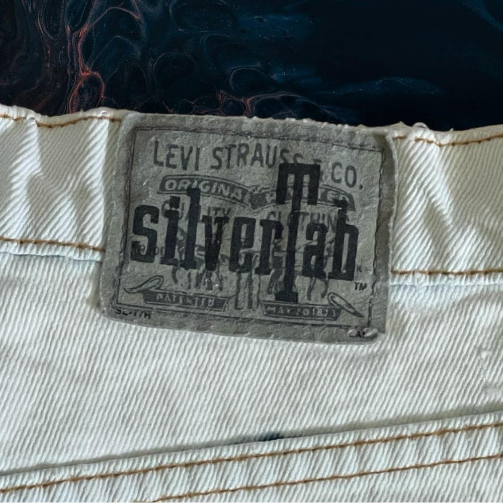 Levi’s Vintage Silvertab 630 Raw Hem Acid White Wash Jean Shorts Size 9/10 - Picture 9 of 16